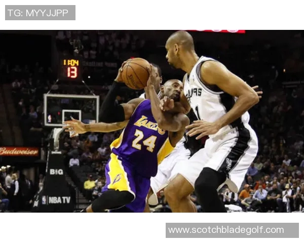 雷霆与马刺季后赛首战精彩对决回顾与分析