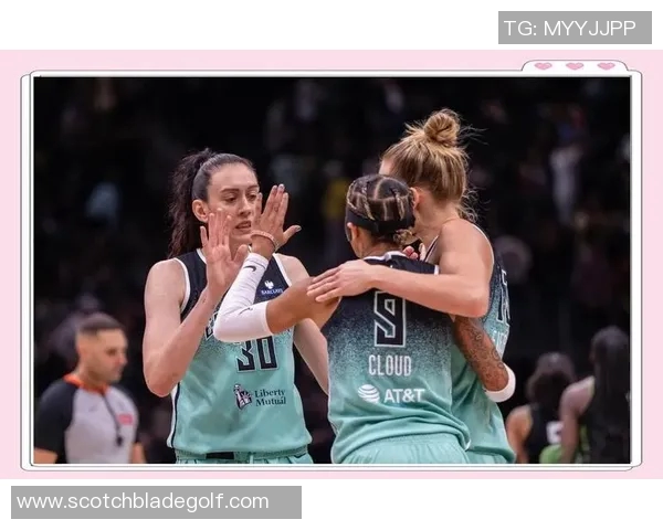 美国女篮自由队与水星队激战正酣谁能在季后赛中笑到最后